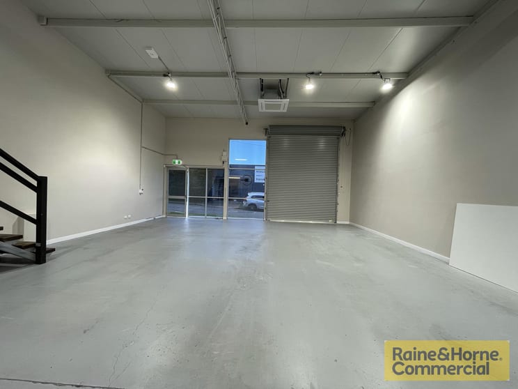 Click to view all images 3/131 Rainbow Street Sandgate QLD 4017 - Image 3