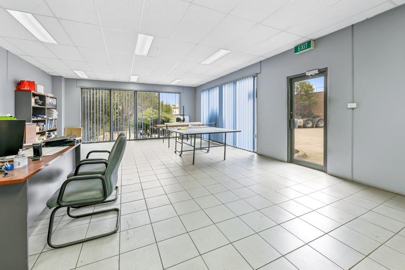 Click to view all images 4 David Lee Road Hallam VIC 3803 - Image 3