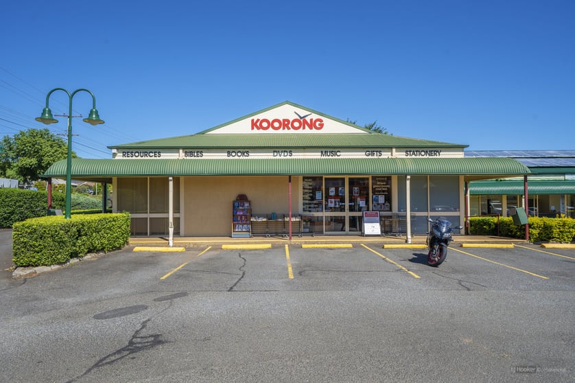Click to view all images 1 & 2/837 Ruthven Street Kearneys Spring QLD 4350 - Image 1