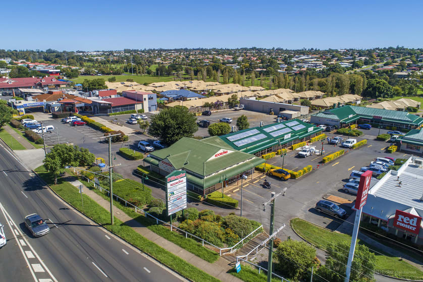 Click to view all images 1 & 2/837 Ruthven Street Kearneys Spring QLD 4350 - Image 3