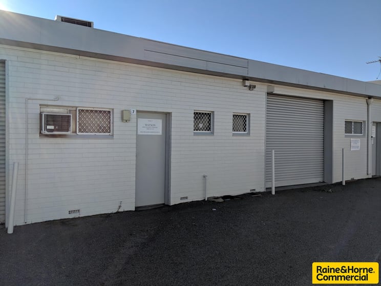 Click to view all images 7 / 20 Milford Street East Victoria Park WA 6101 - Image 1
