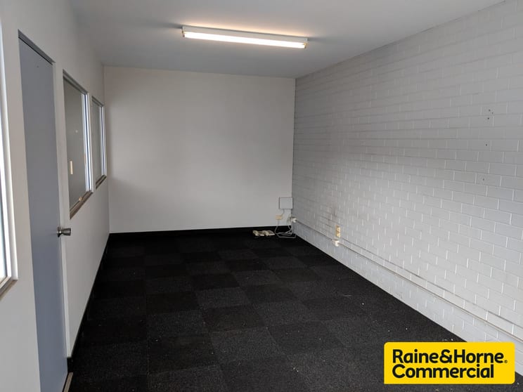 Click to view all images 7 / 20 Milford Street East Victoria Park WA 6101 - Image 2