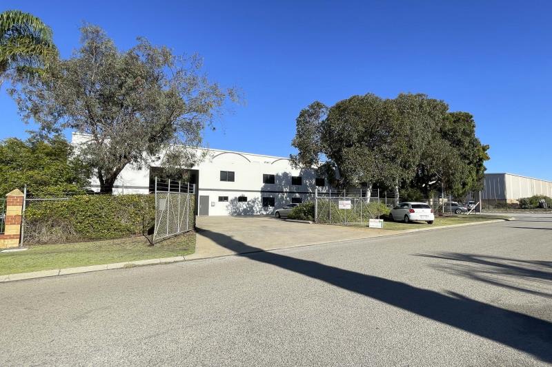 Click to view all images 82 Chisholm Crescent Kewdale WA 6105 - Image 3