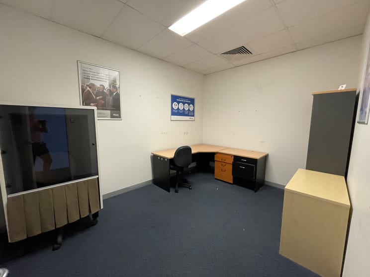 Click to view all images 1/88 Old Cleveland Road Capalaba QLD 4157 - Image 2