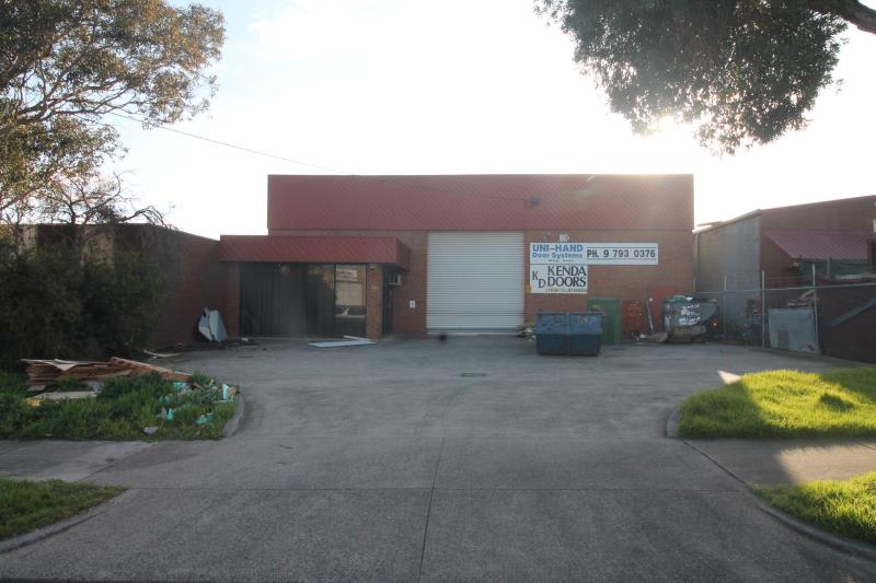 Click to view all images 18 Brooklyn Avenue Dandenong VIC 3175 - Image 1