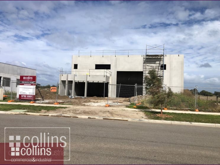 Click to view all images 15 Lonhro Boulevard Cranbourne West VIC 3977 - Image 2