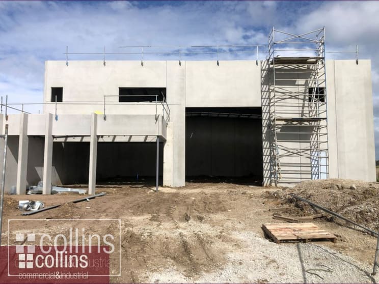 Click to view all images 15 Lonhro Boulevard Cranbourne West VIC 3977 - Image 3