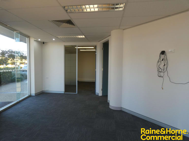 Click to view all images Shop 1/136 William Street, Quayside Building Port Macquarie NSW 2444 - Image 2