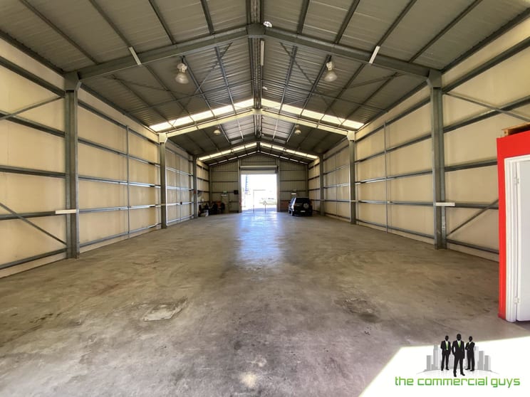 Click to view all images 41 Cameron St Clontarf QLD 4019 - Image 3
