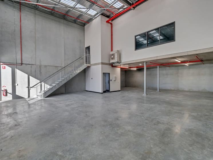 Click to view all images 10/13-15 Baker Street Banksmeadow NSW 2019 - Image 3