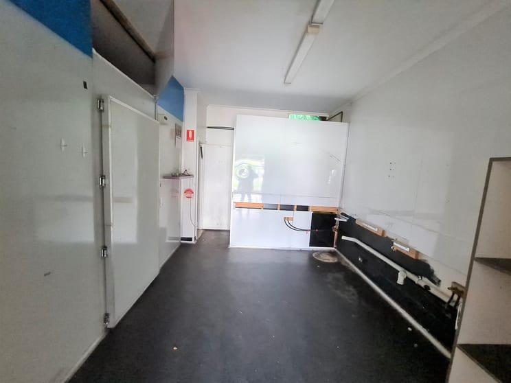 Click to view all images 92 Nepean Hwy Mentone VIC 3194 - Image 3