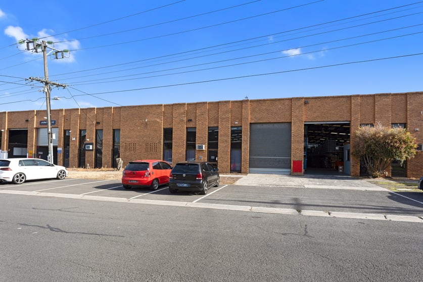 Click to view all images 56 Taunton Drive Cheltenham VIC 3192 - Image 3