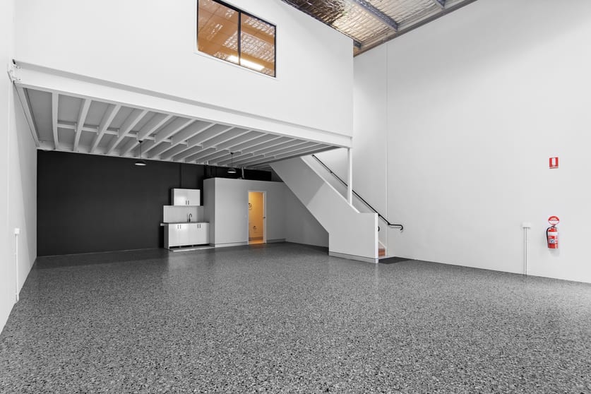 Click to view all images 2/15-17 Ramly Drive Burleigh Heads QLD 4220 - Image 2