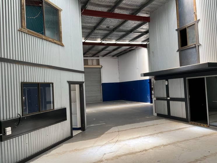 Click to view all images 4/5 Lear Jet Drive Caboolture QLD 4510 - Image 2