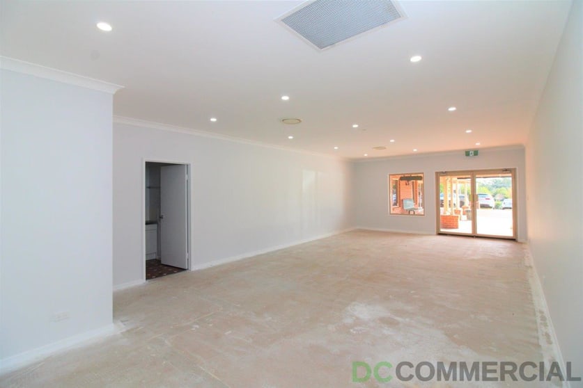 Click to view all images 8/2-4 Plaza Circle Highfields QLD 4352 - Image 3