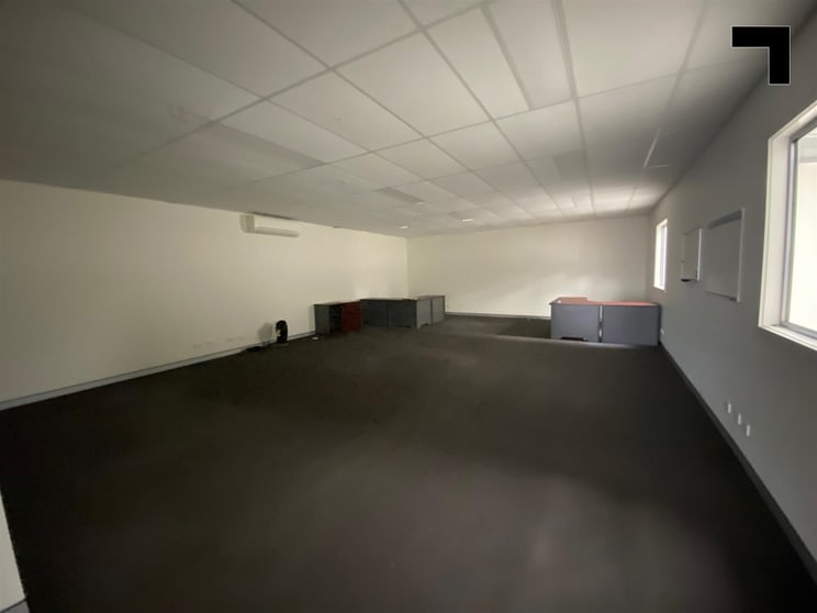 Click to view all images 3/23 Lakeside Drive Broadmeadows VIC 3047 - Image 2