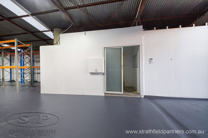 Click to view all images 39 Rosedale Avenue Greenacre NSW 2190 - Image 3