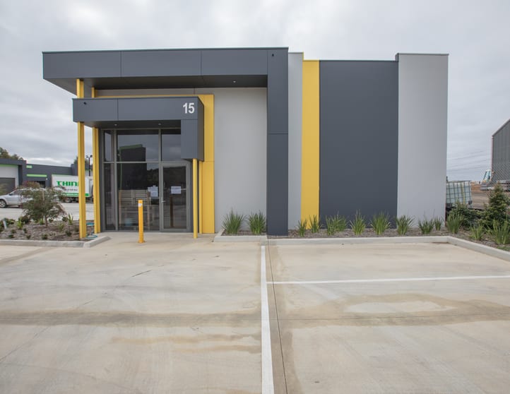 Click to view all images 15/26 Rutherford Court Maddingley VIC 3340 - Image 2