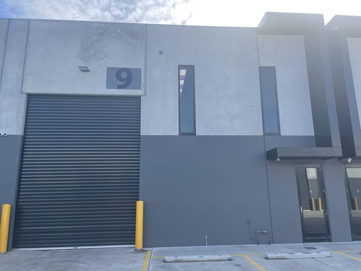 Click to view all images 9/46-48 Aylesbury Drive Altona VIC 3018 - Image 1