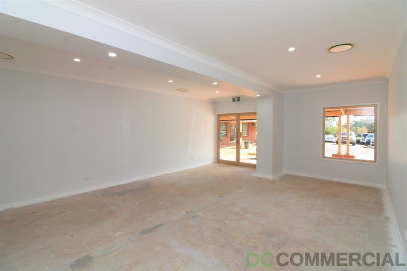 Click to view all images 9a/2-4 Plaza Circle Highfields QLD 4352 - Image 3