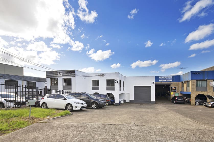 Click to view all images 35 Parraweena Road Caringbah NSW 2229 - Image 1
