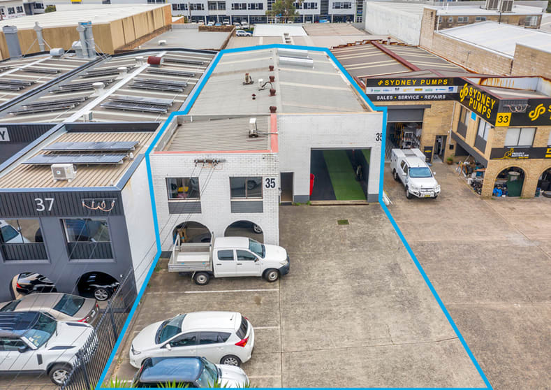 Click to view all images 35 Parraweena Road Caringbah NSW 2229 - Image 2