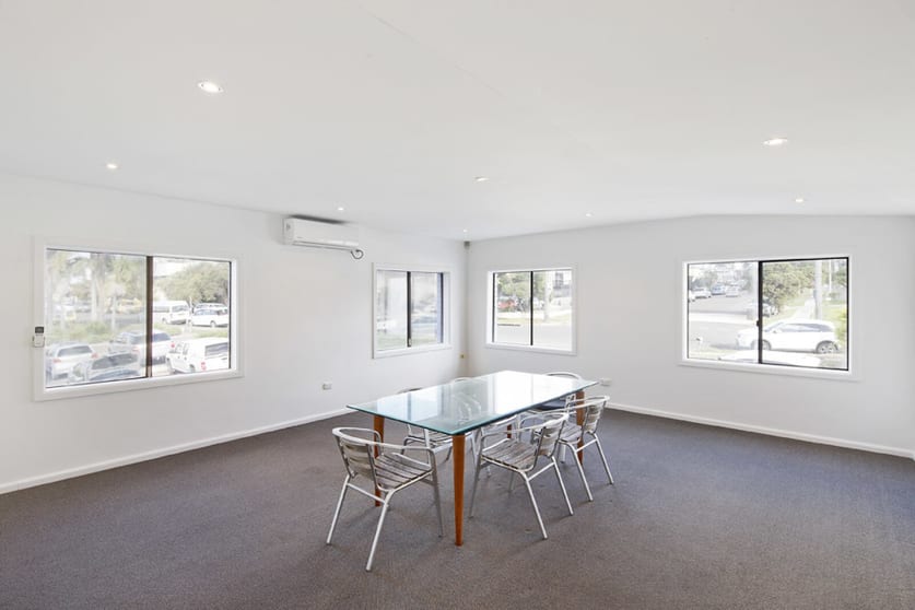 Click to view all images 35 Parraweena Road Caringbah NSW 2229 - Image 3