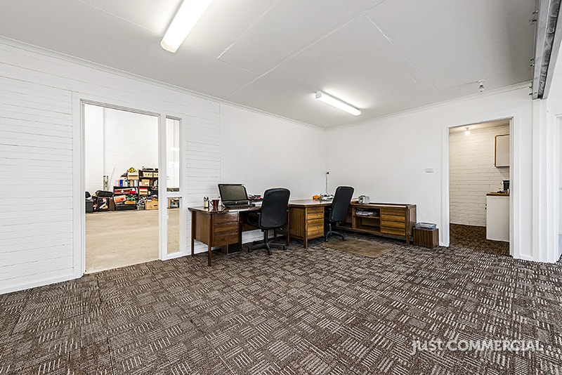 Click to view all images 15/477 Warrigal Road Moorabbin VIC 3189 - Image 3