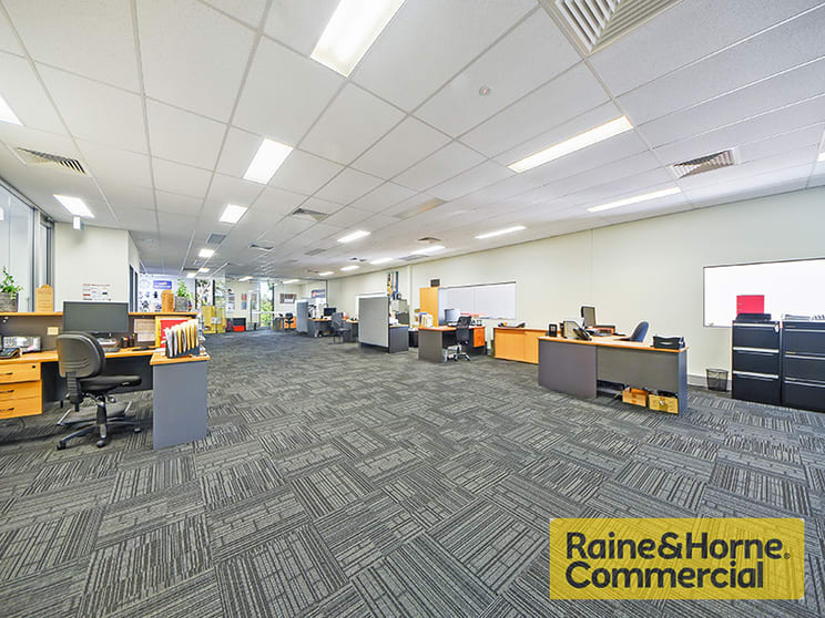 Click to view all images 13/368 Earnshaw Road Banyo QLD 4014 - Image 1