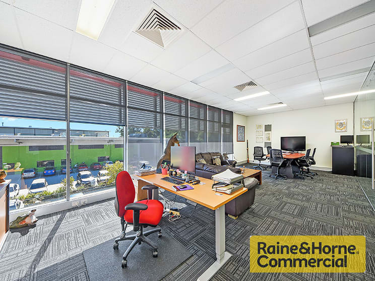 Click to view all images 13/368 Earnshaw Road Banyo QLD 4014 - Image 2