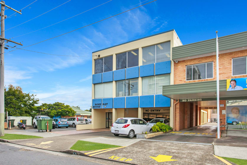 Click to view all images 2/71 Clara Street Wynnum QLD 4178 - Image 1