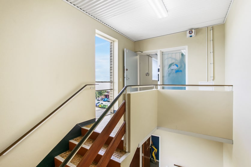 Click to view all images 2/71 Clara Street Wynnum QLD 4178 - Image 3