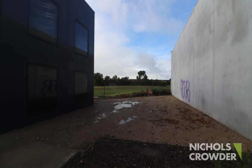 Click to view all images 4/94 Brunel Road Seaford VIC 3198 - Image 3