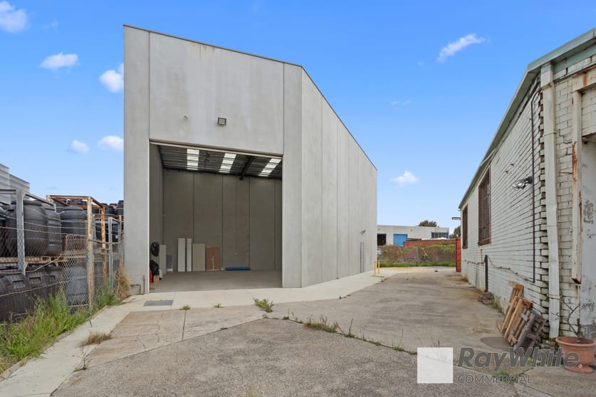 Click to view all images Rear 31 Alex Avenue Moorabbin VIC 3189 - Image 3