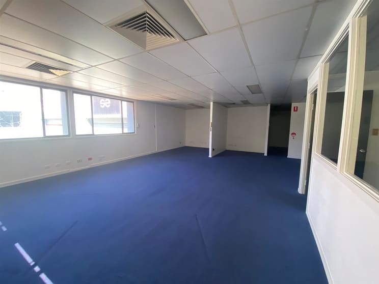 Click to view all images 2/26 Bailey Street West End QLD 4101 - Image 3