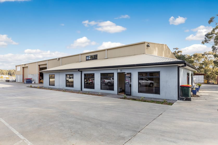 Click to view all images 31 Coonooer Street Golden Square VIC 3555 - Image 1