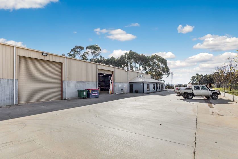 Click to view all images 31 Coonooer Street Golden Square VIC 3555 - Image 2