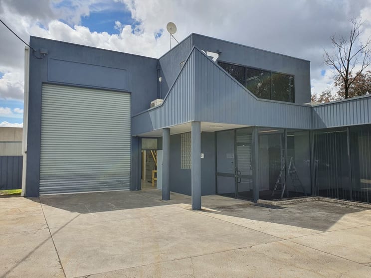 Click to view all images 27 Richards Road Hoppers Crossing VIC 3029 - Image 2