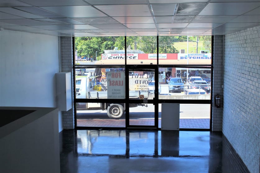 Click to view all images 35 Commercial Place Drouin VIC 3818 - Image 2