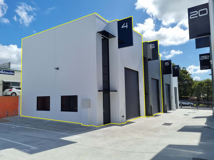 Click to view all images 4/2 Case Street Southport QLD 4215 - Image 1