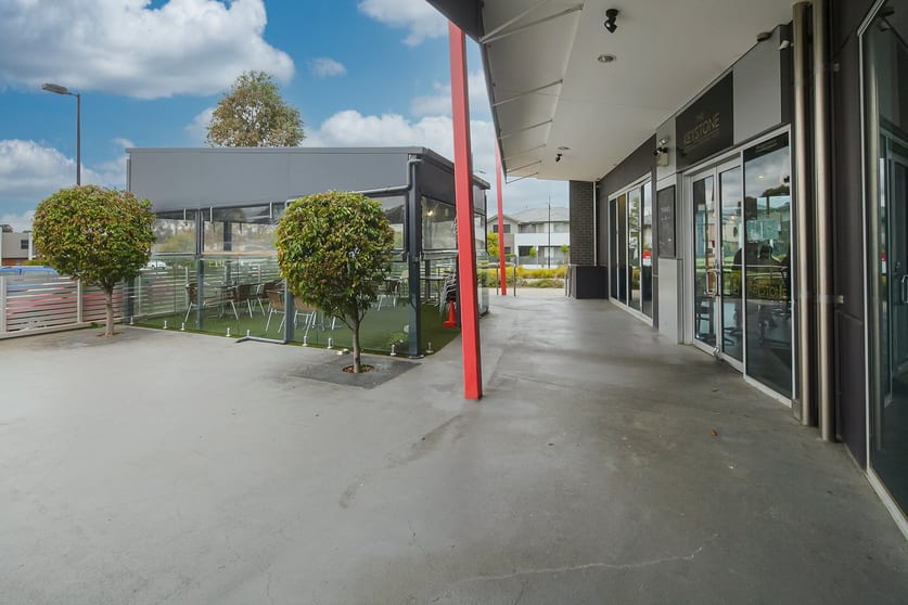 Click to view all images 1/5 Harcrest Boulevard Wantirna South VIC 3152 - Image 3