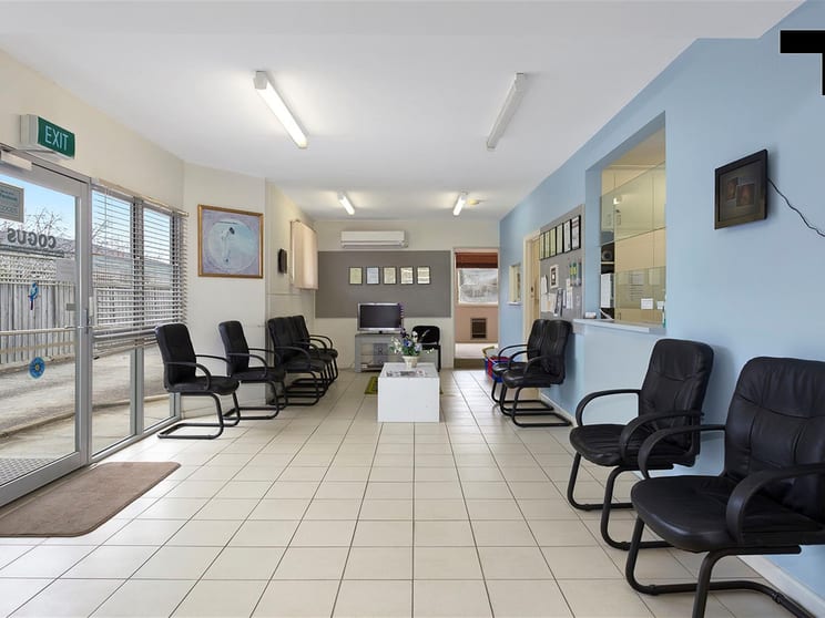 Click to view all images 170 Thompsons Road Bulleen VIC 3105 - Image 2