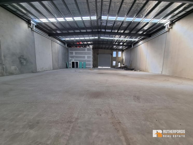 Click to view all images 20 Graystone Court Epping VIC 3076 - Image 2