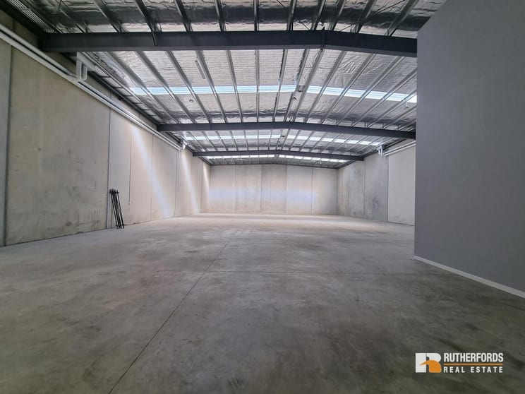 Click to view all images 22 Graystone Court Epping VIC 3076 - Image 2