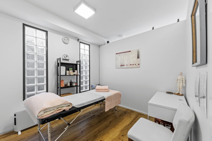 Click to view all images 2/81 Lower Heidelberg Road Ivanhoe VIC 3079 - Image 3