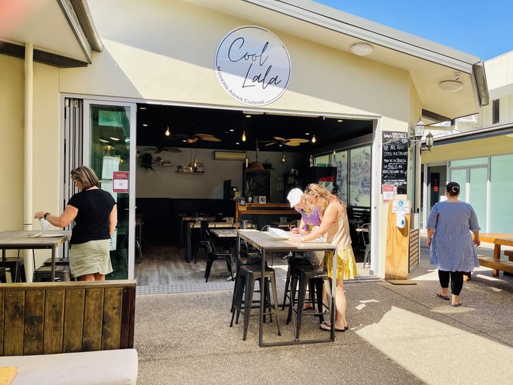 Click to view all images 6&7/265 Shute Harbour Road Airlie Beach QLD 4802 - Image 1