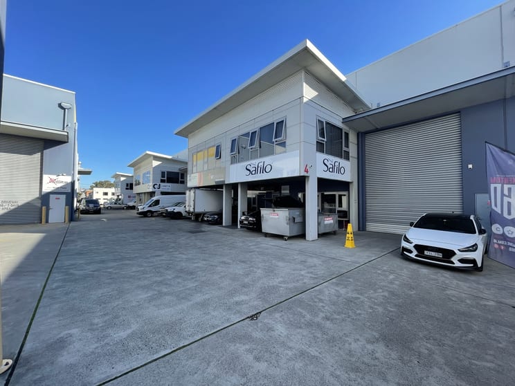 Click to view all images 4/3 Box Road Caringbah NSW 2229 - Image 1