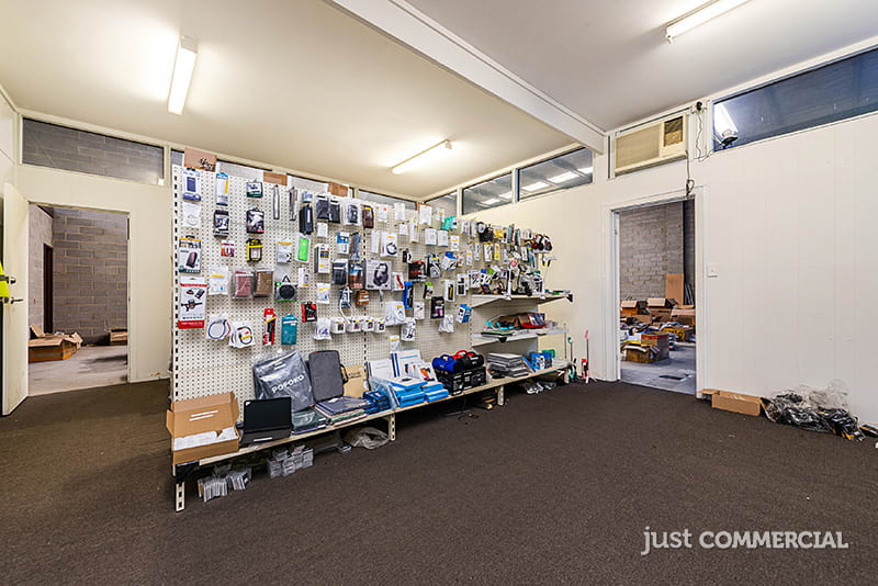 Click to view all images 1/96 Levanswell Road Moorabbin VIC 3189 - Image 3