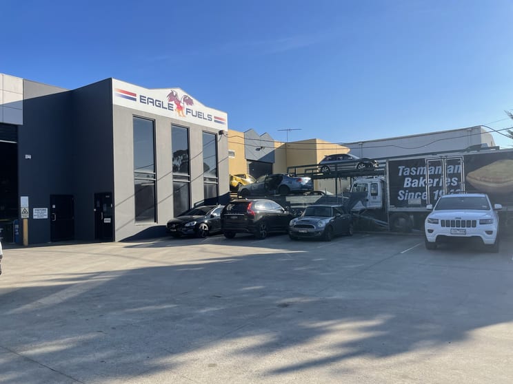 Click to view all images 7 Churchill Street Williamstown VIC 3016 - Image 2