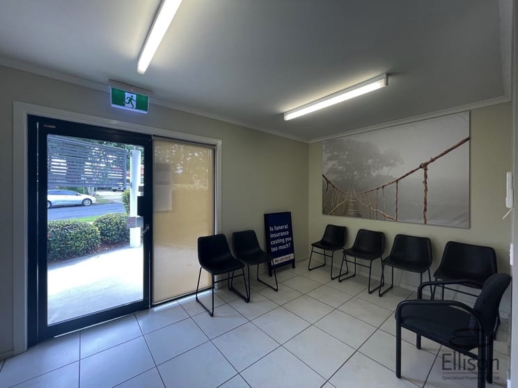 Click to view all images 37 Vanessa Boulevard Springwood QLD 4127 - Image 2